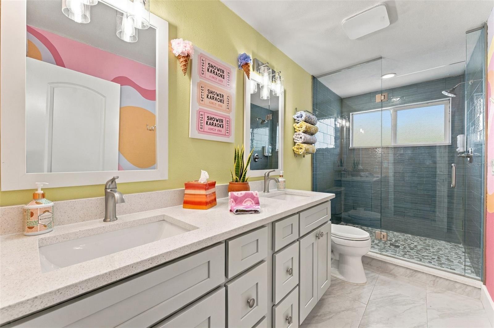 135 HARBOR DR — photo 39