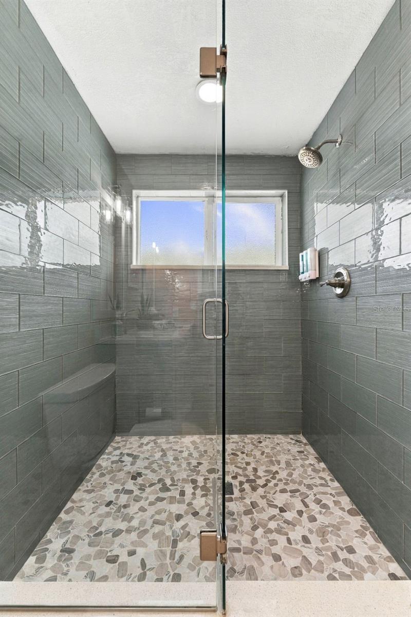 135 HARBOR DR — photo 40