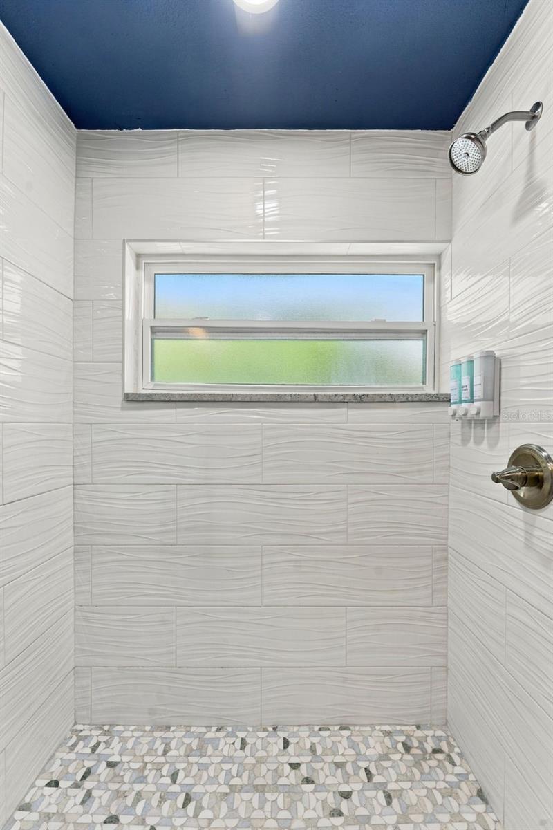 135 HARBOR DR — photo 52