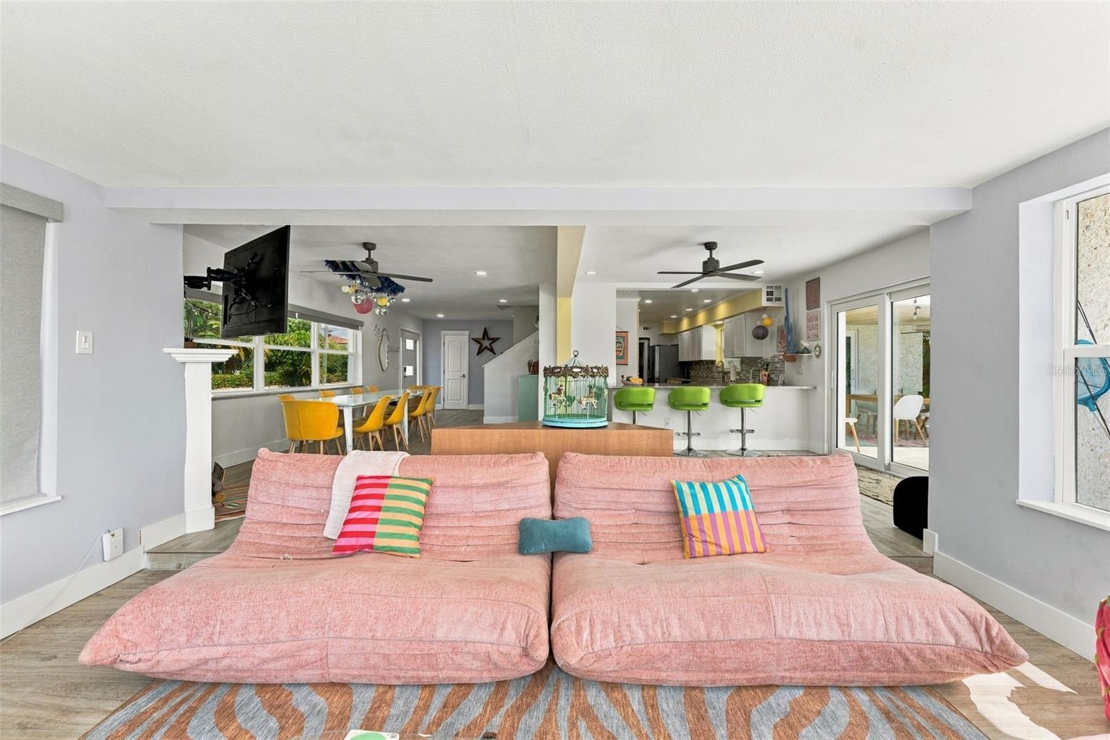 135 HARBOR DR — photo 12
