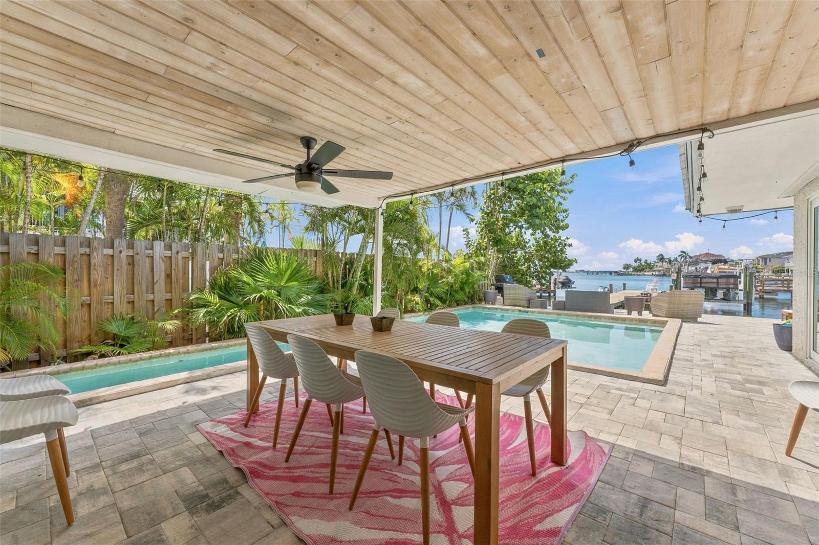 135 HARBOR DR — photo 54
