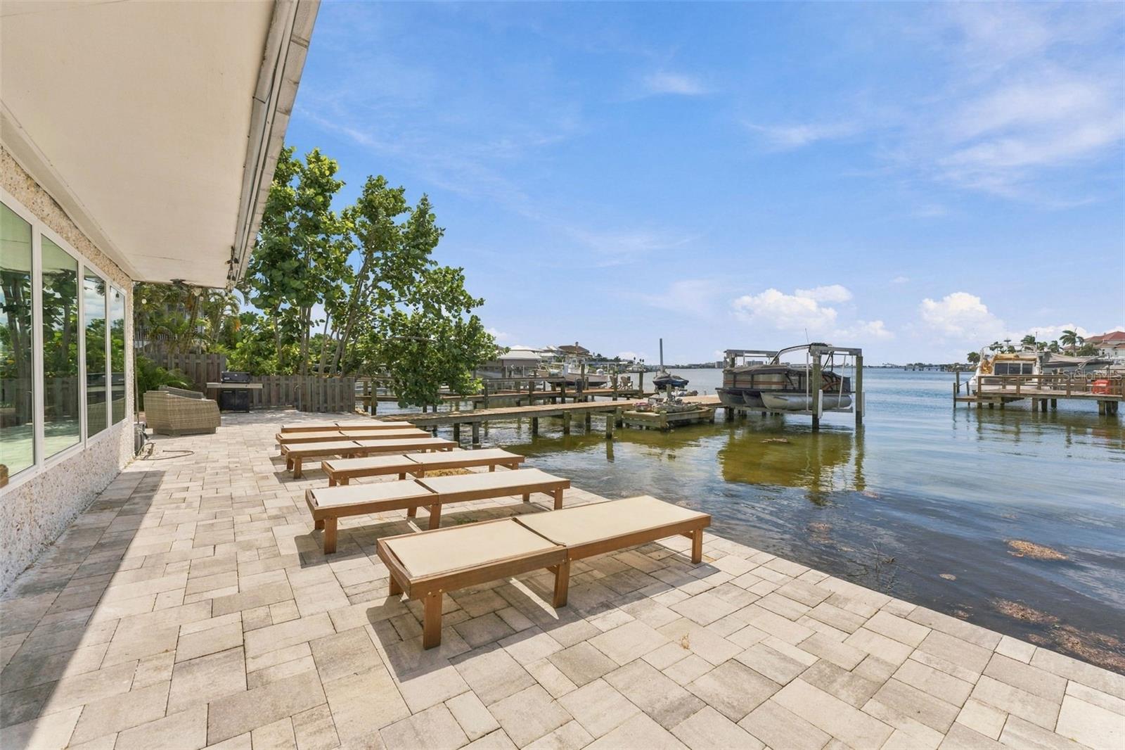 135 HARBOR DR — photo 63