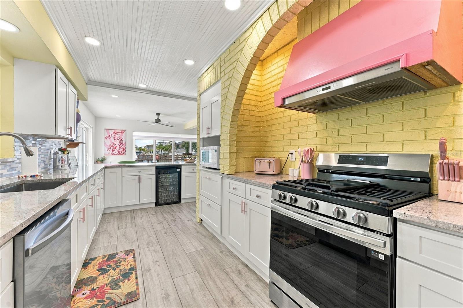 135 HARBOR DR — photo 19