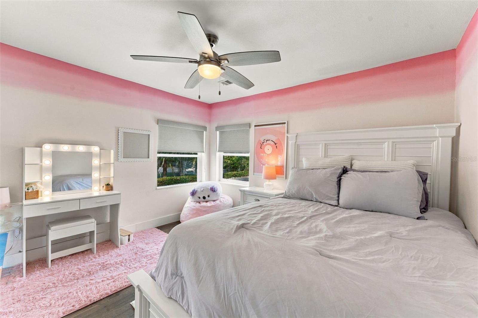 135 HARBOR DR — photo 31