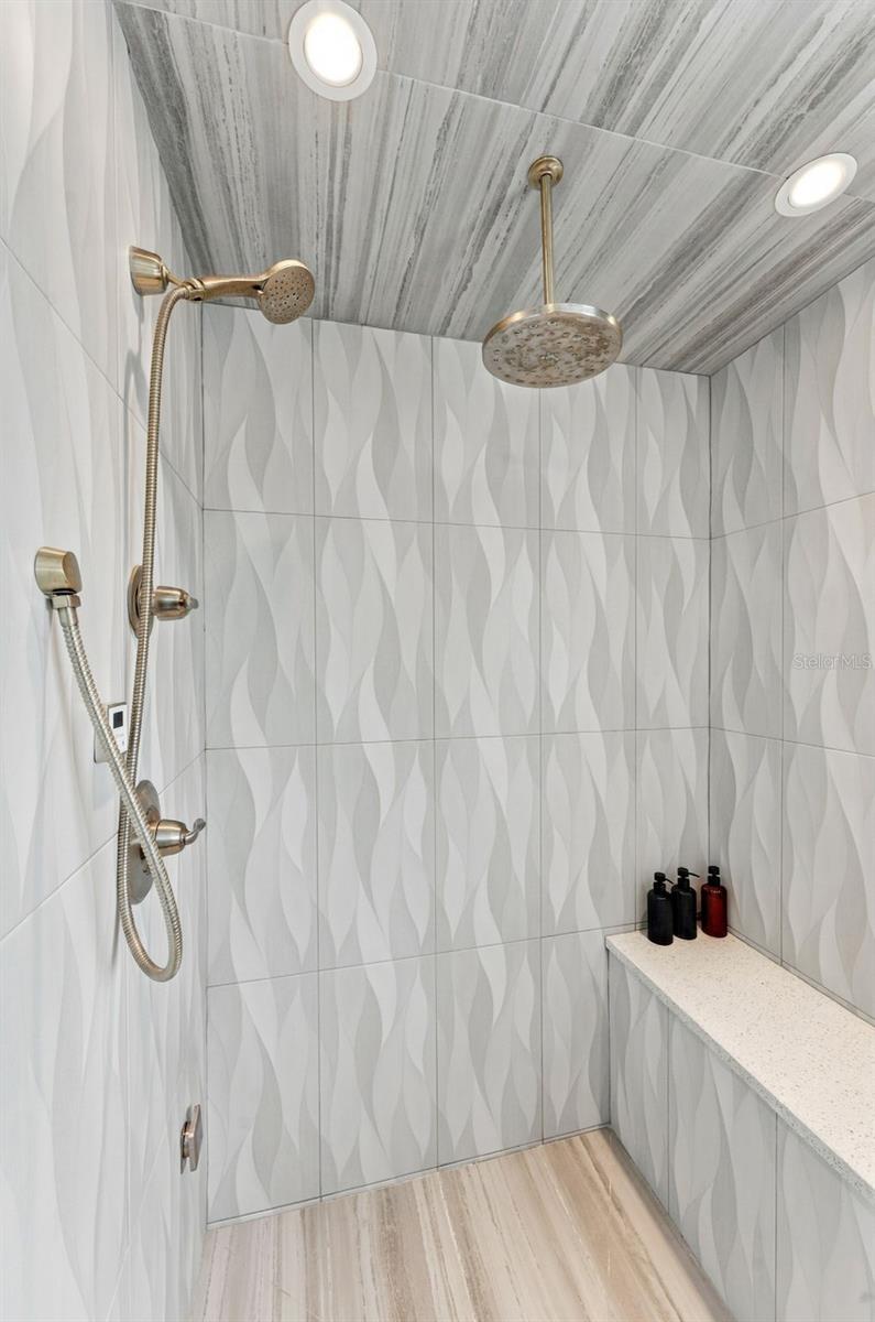 135 HARBOR DR — photo 28