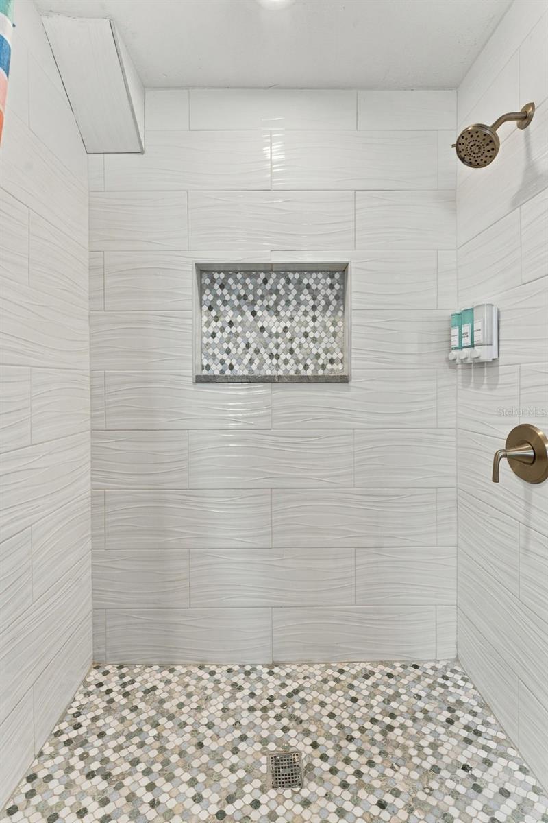 135 HARBOR DR — photo 46