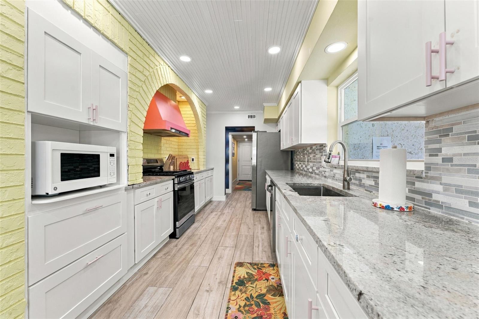 135 HARBOR DR — photo 17