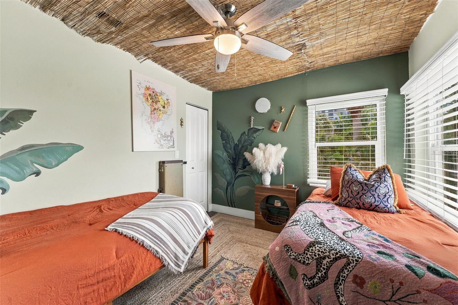 135 HARBOR DR — photo 35
