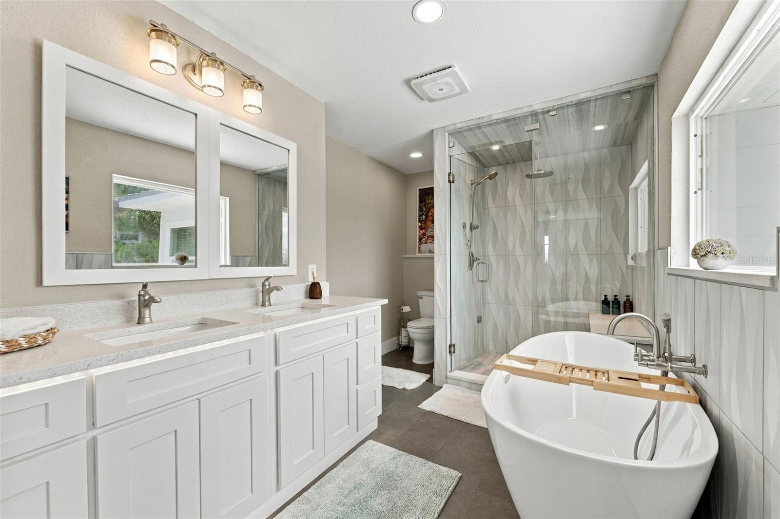 135 HARBOR DR — photo 25