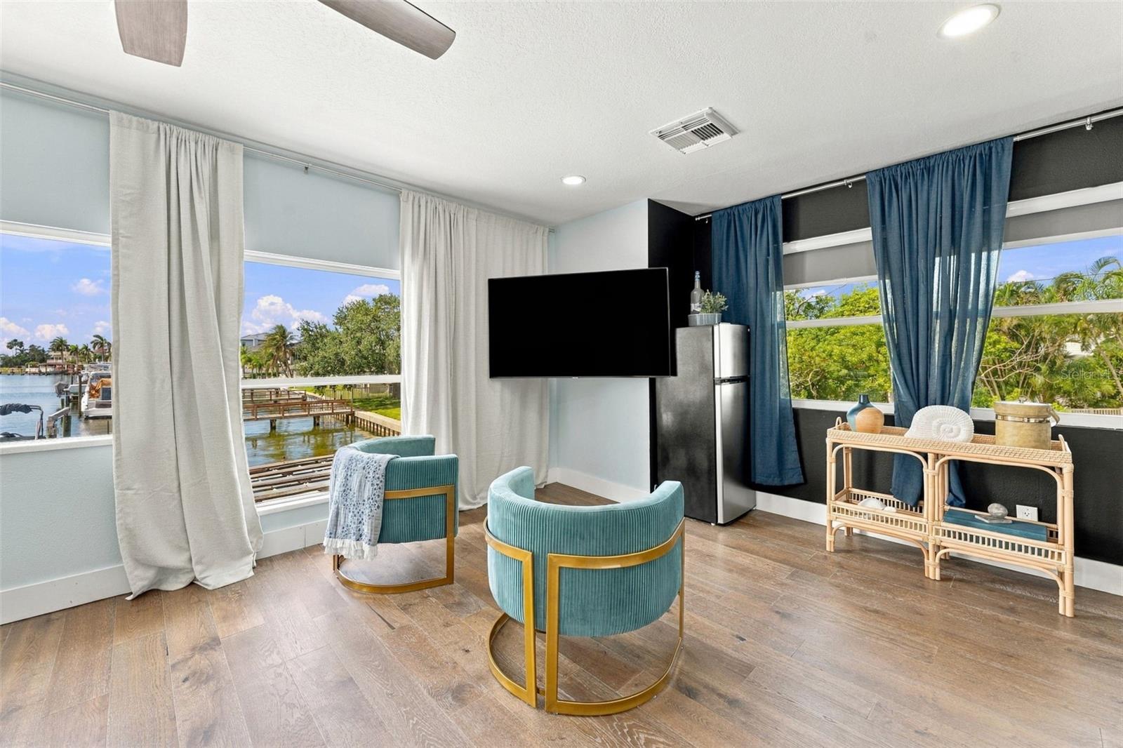 135 HARBOR DR — photo 21