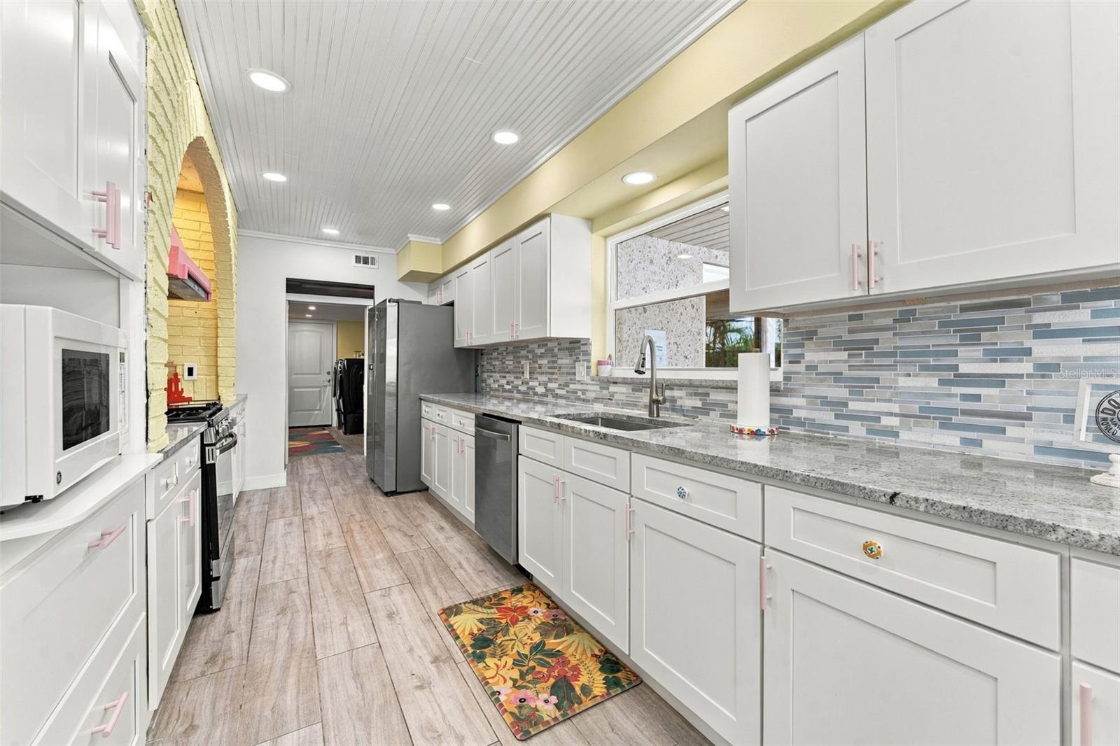 135 HARBOR DR — photo 16