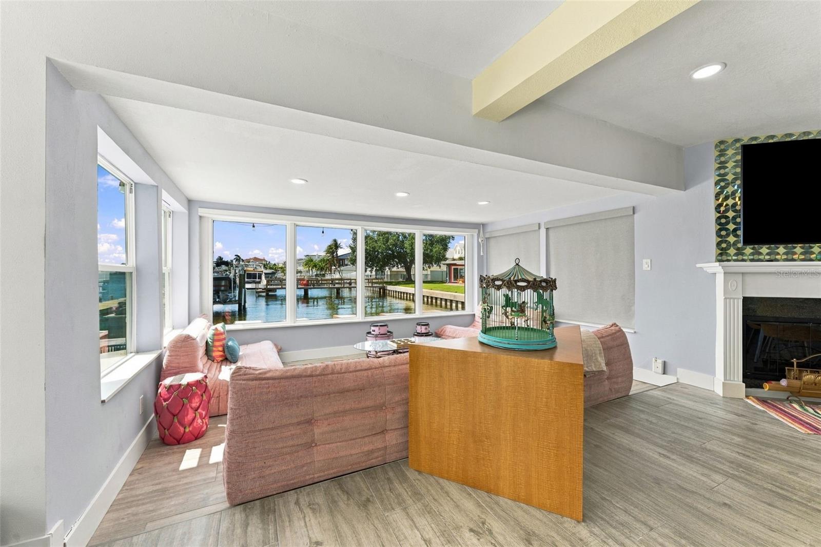 135 HARBOR DR — photo 11