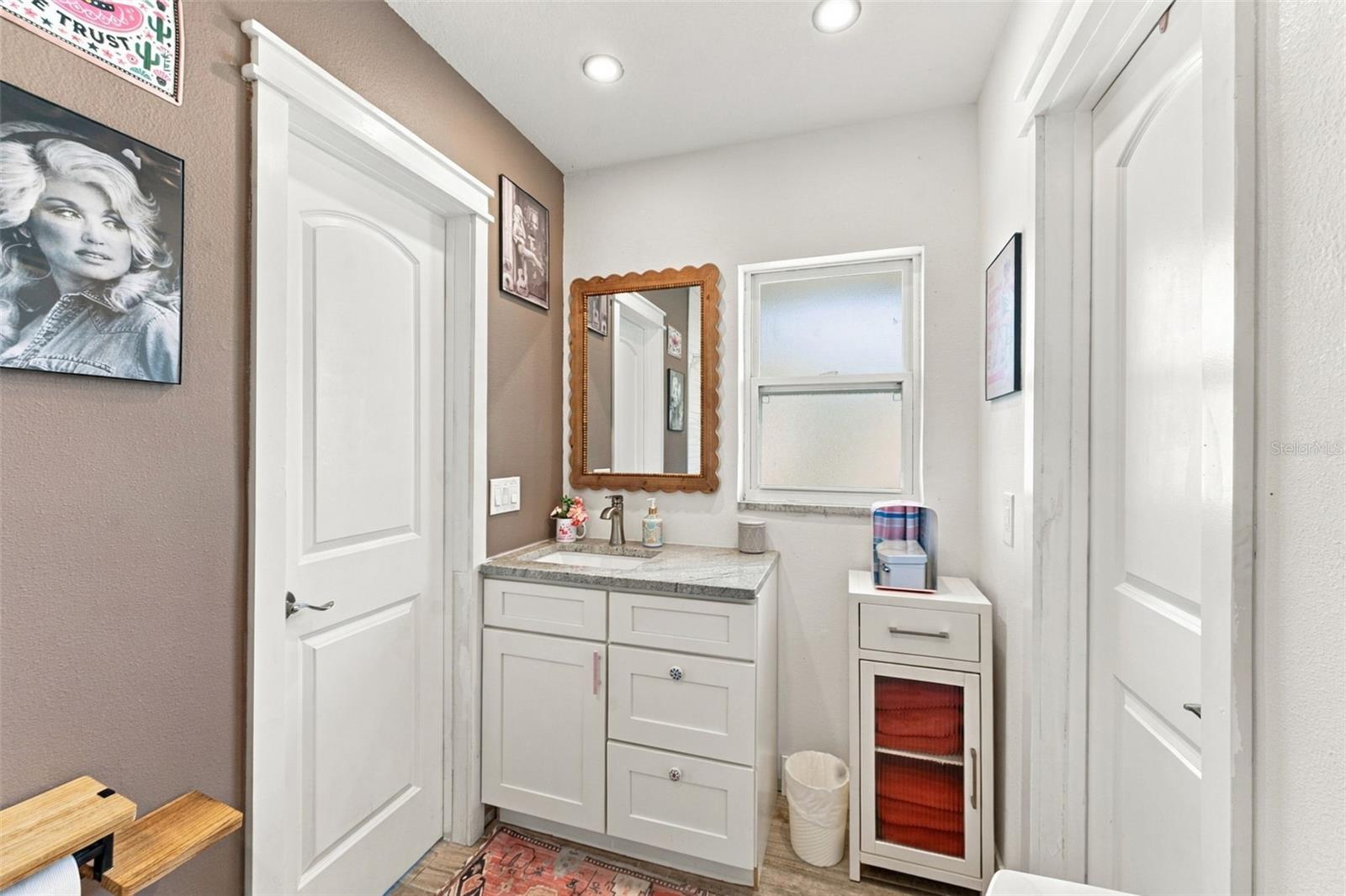 135 HARBOR DR — photo 44