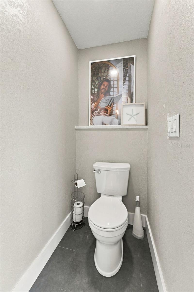 135 HARBOR DR — photo 27