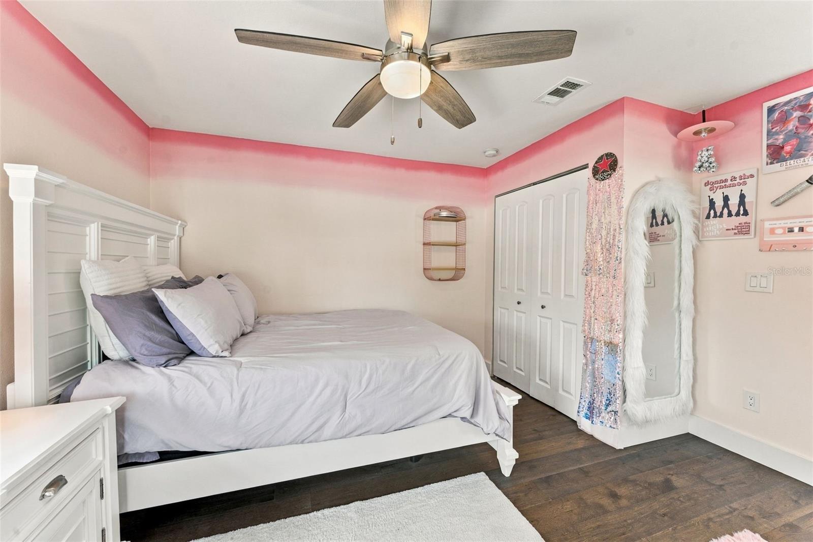 135 HARBOR DR — photo 32