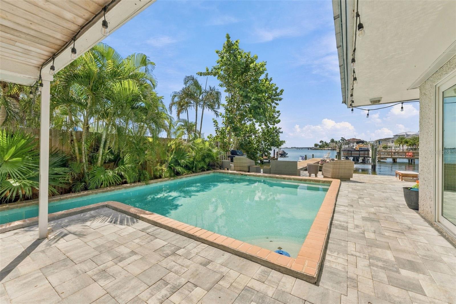 135 HARBOR DR — photo 56
