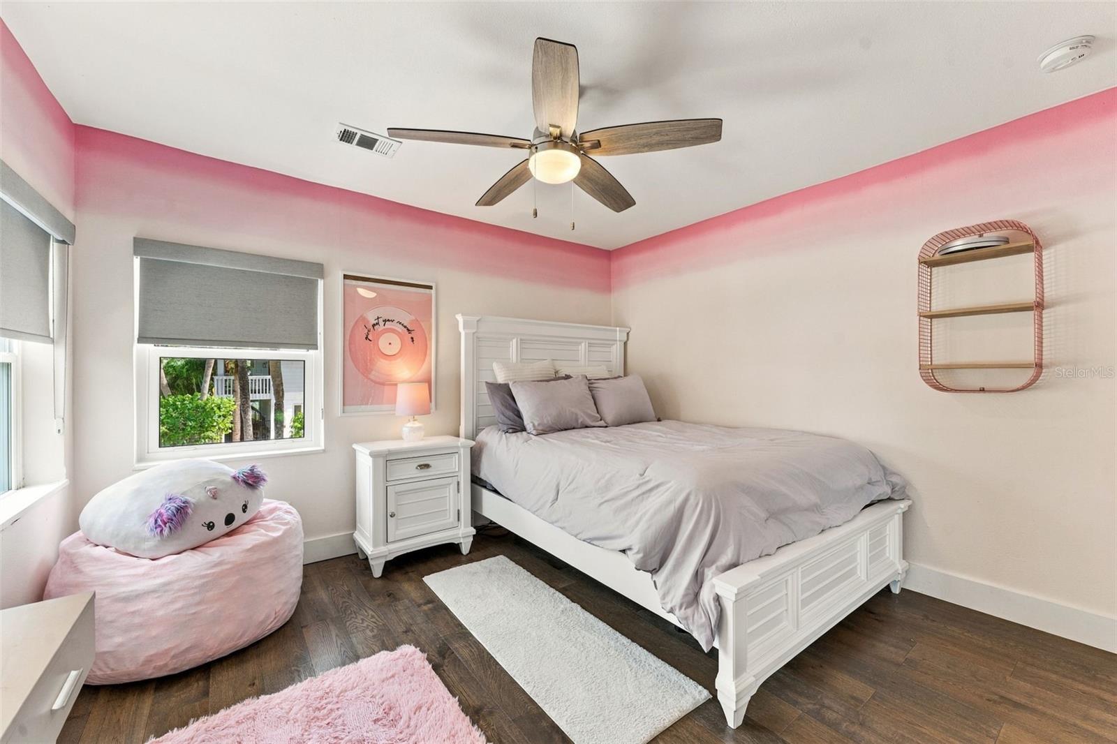 135 HARBOR DR — photo 30