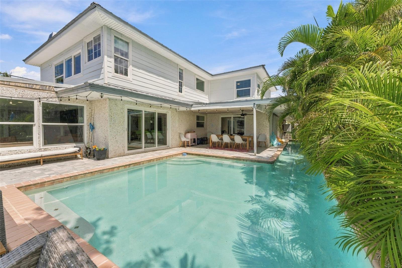 135 HARBOR DR — photo 3