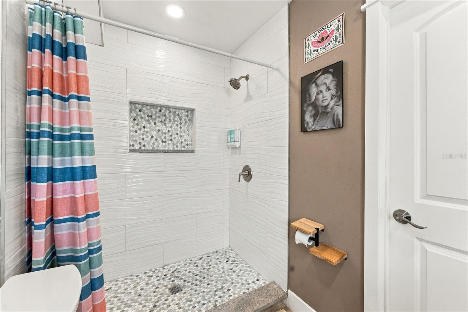 135 HARBOR DR — photo 45
