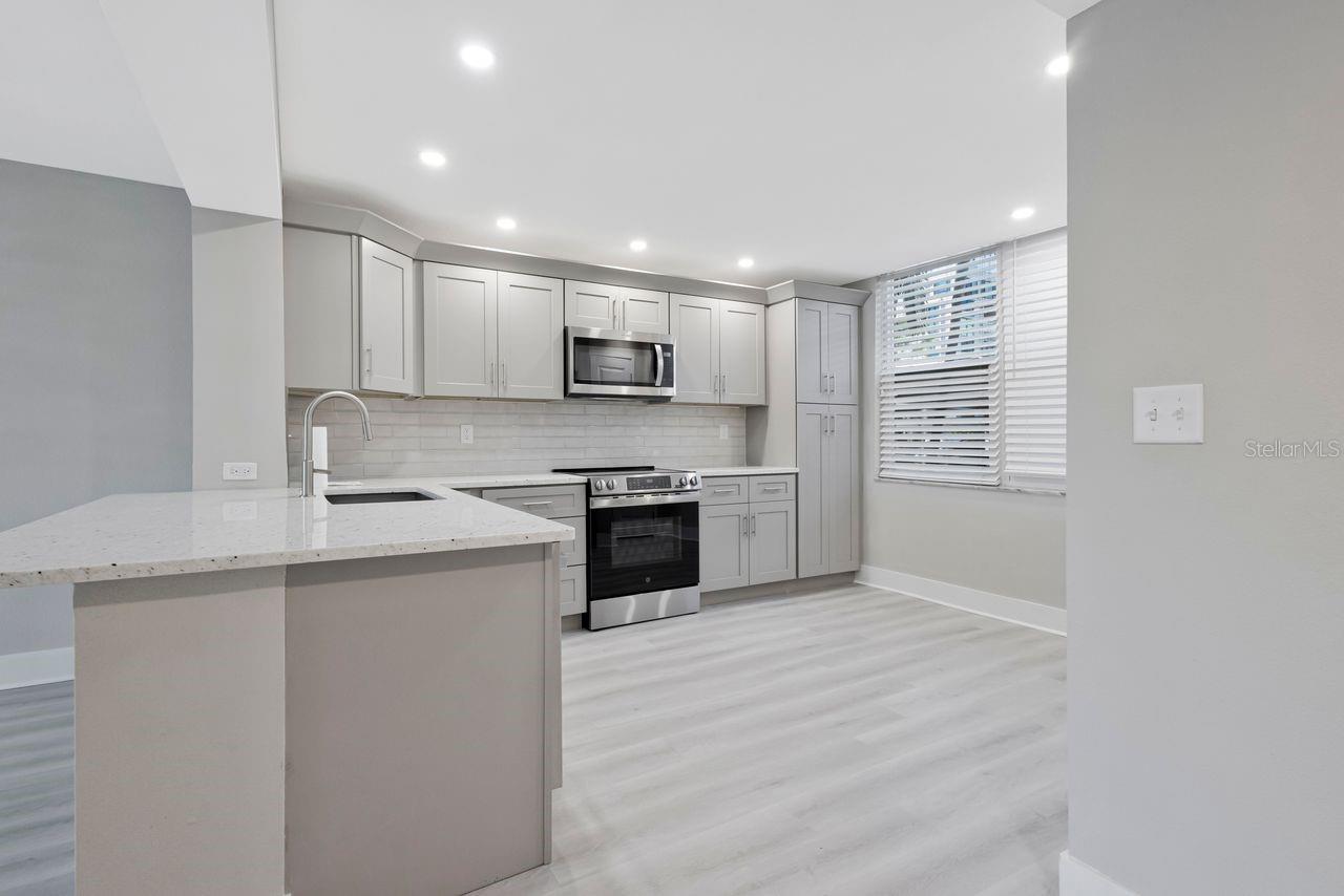 7645 SUN ISLAND DR S #101 — photo 5