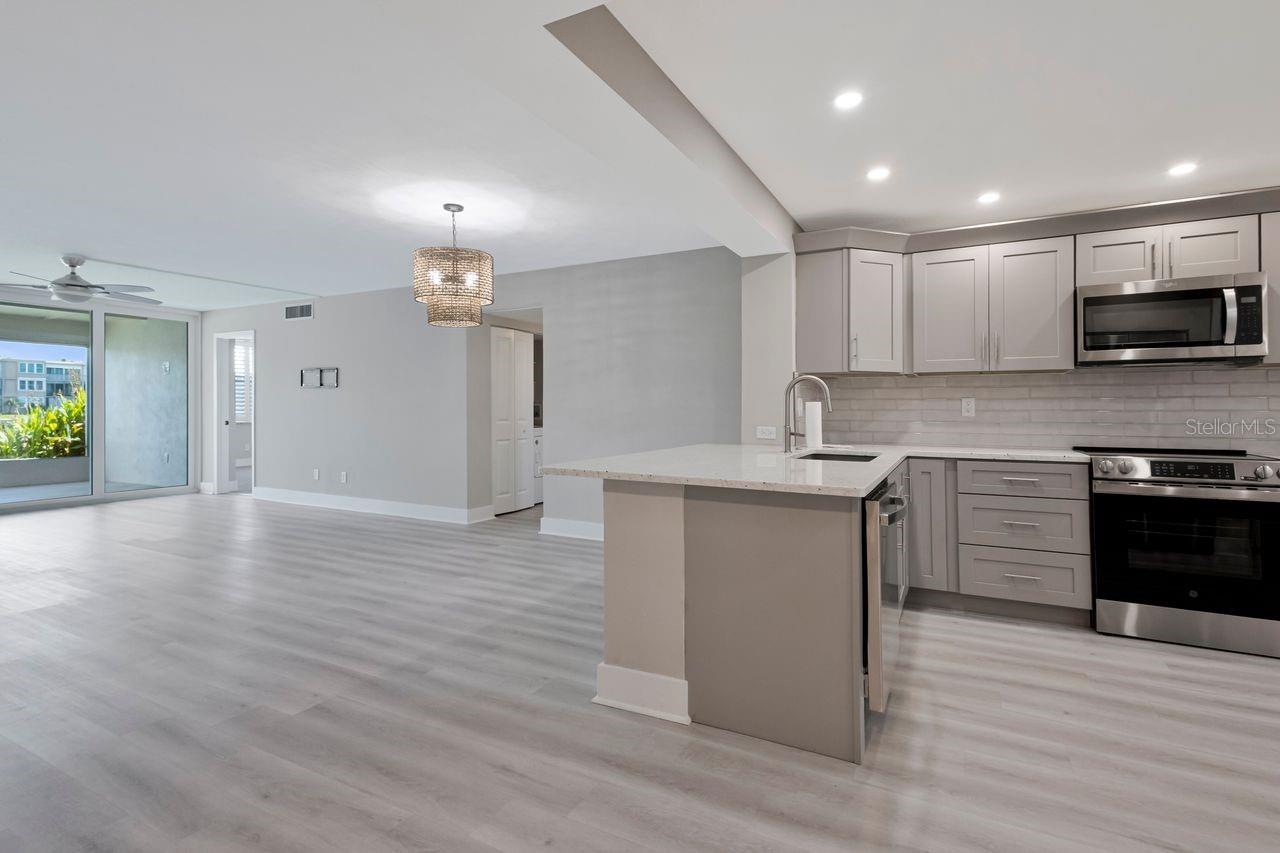 7645 SUN ISLAND DR S #101 — photo 8