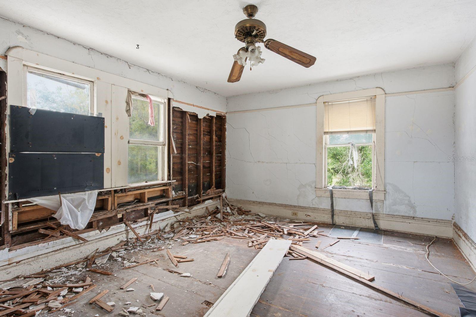 226 N GROSSE AVE — photo 14