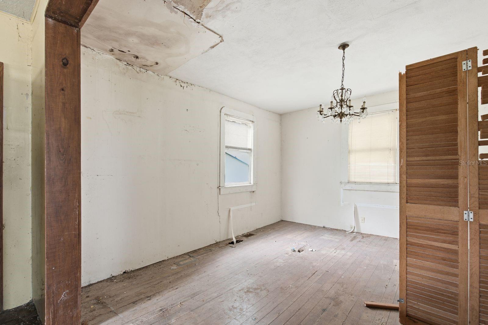 226 N GROSSE AVE — photo 16