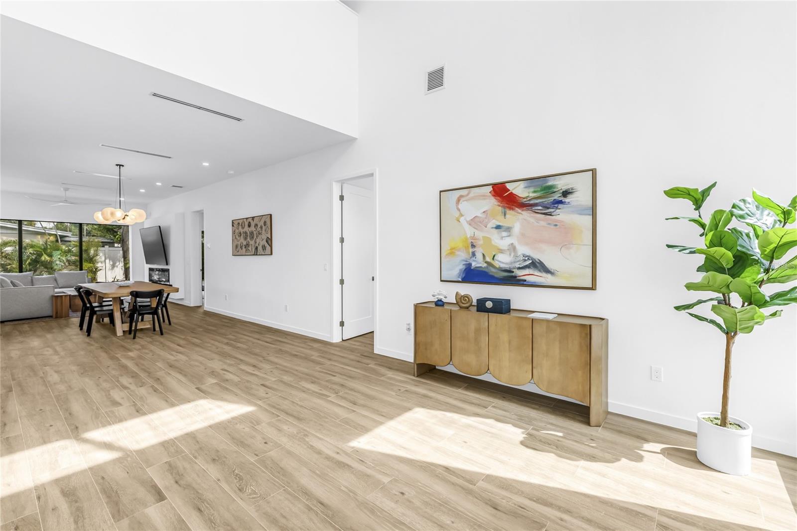 2345 TEMPLE ST — photo 4