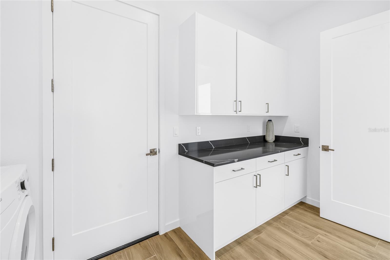 2345 TEMPLE ST — photo 31