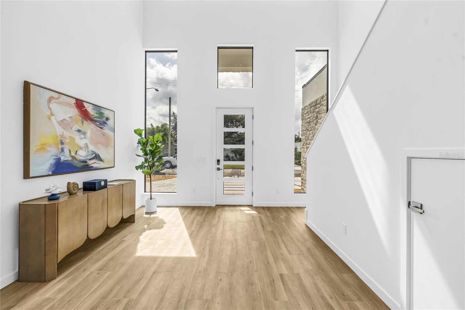 2345 TEMPLE ST — photo 3