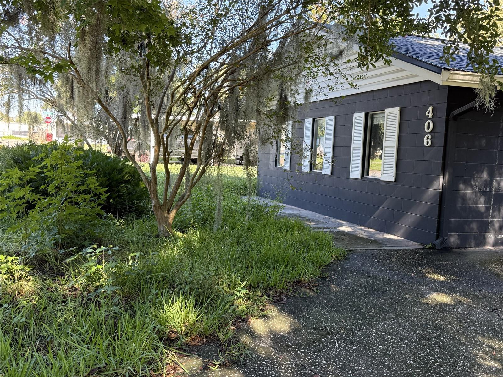 406 E YOUNG ST — photo 2