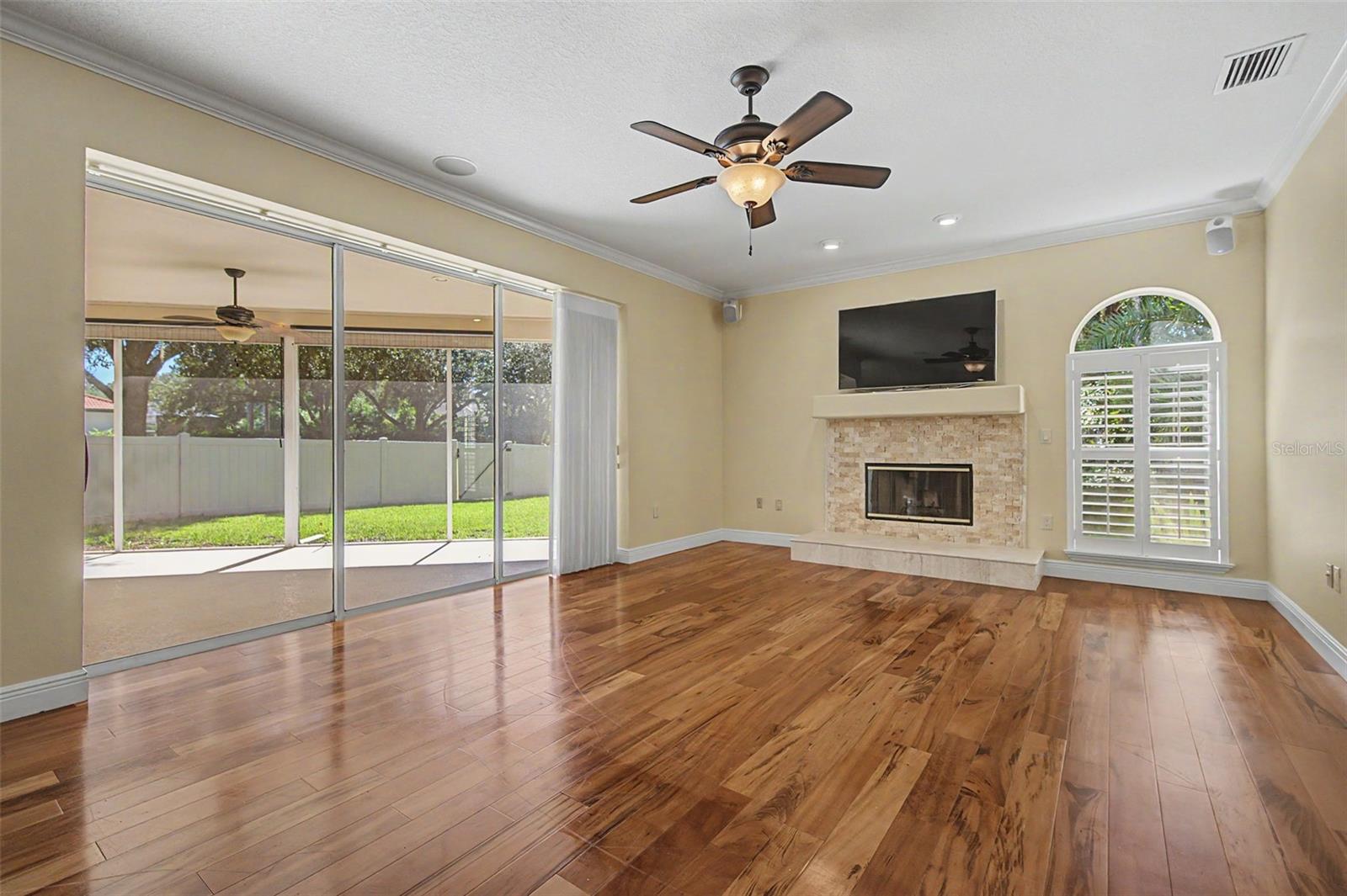 1558 E LAKE WOODLANDS PKWY — photo 12