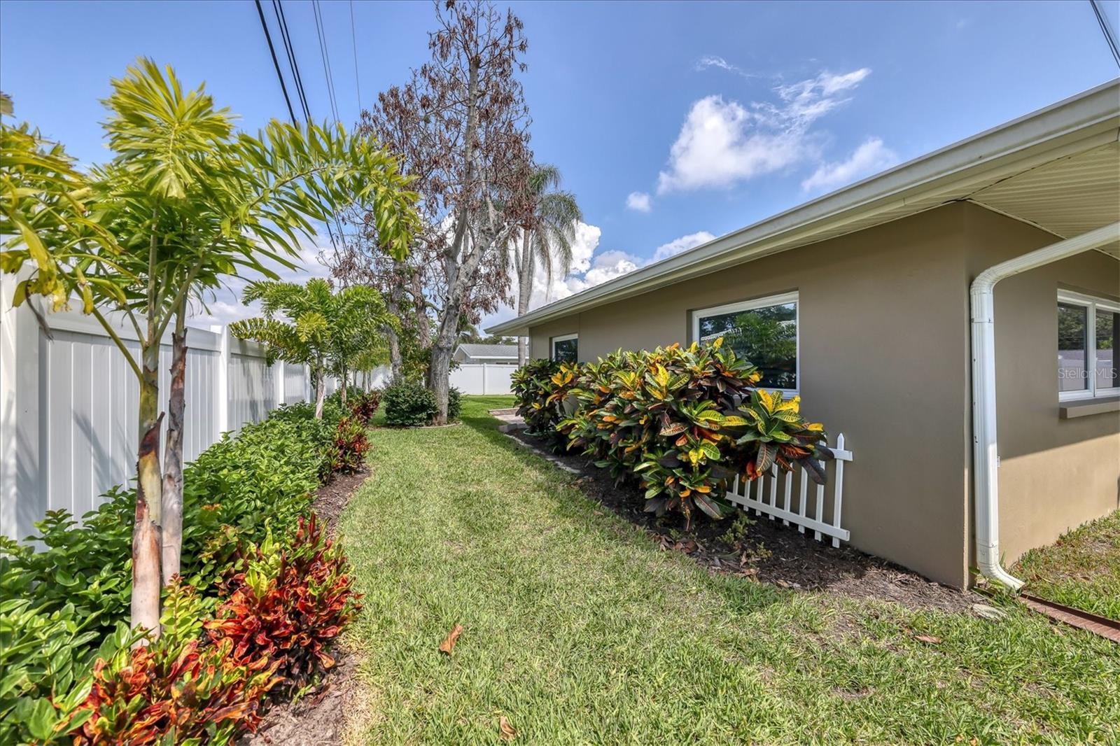 3671 AVOCADO RD — photo 32