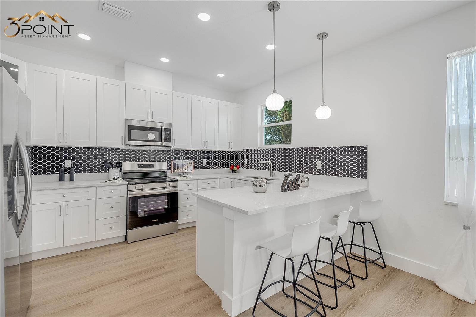 2713 SAN LUIS RD — photo 20