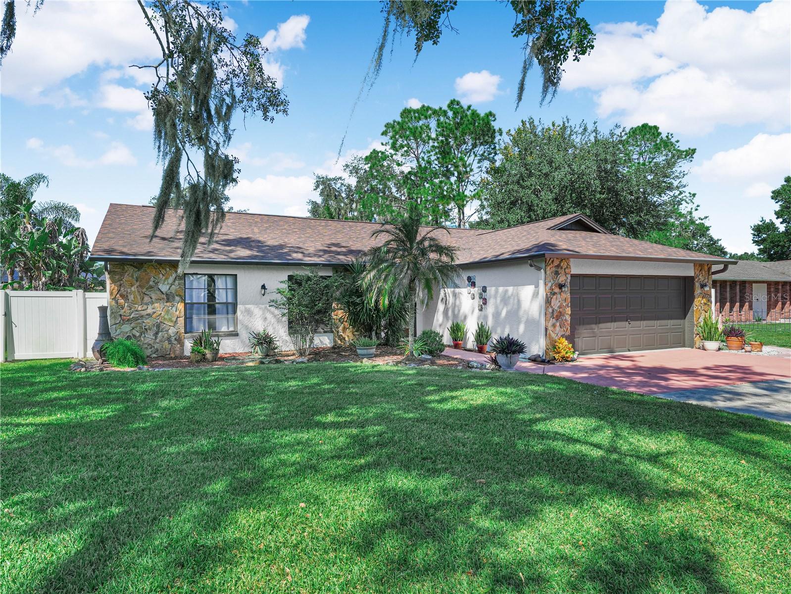 812 SANDALWOOD DR — photo 2