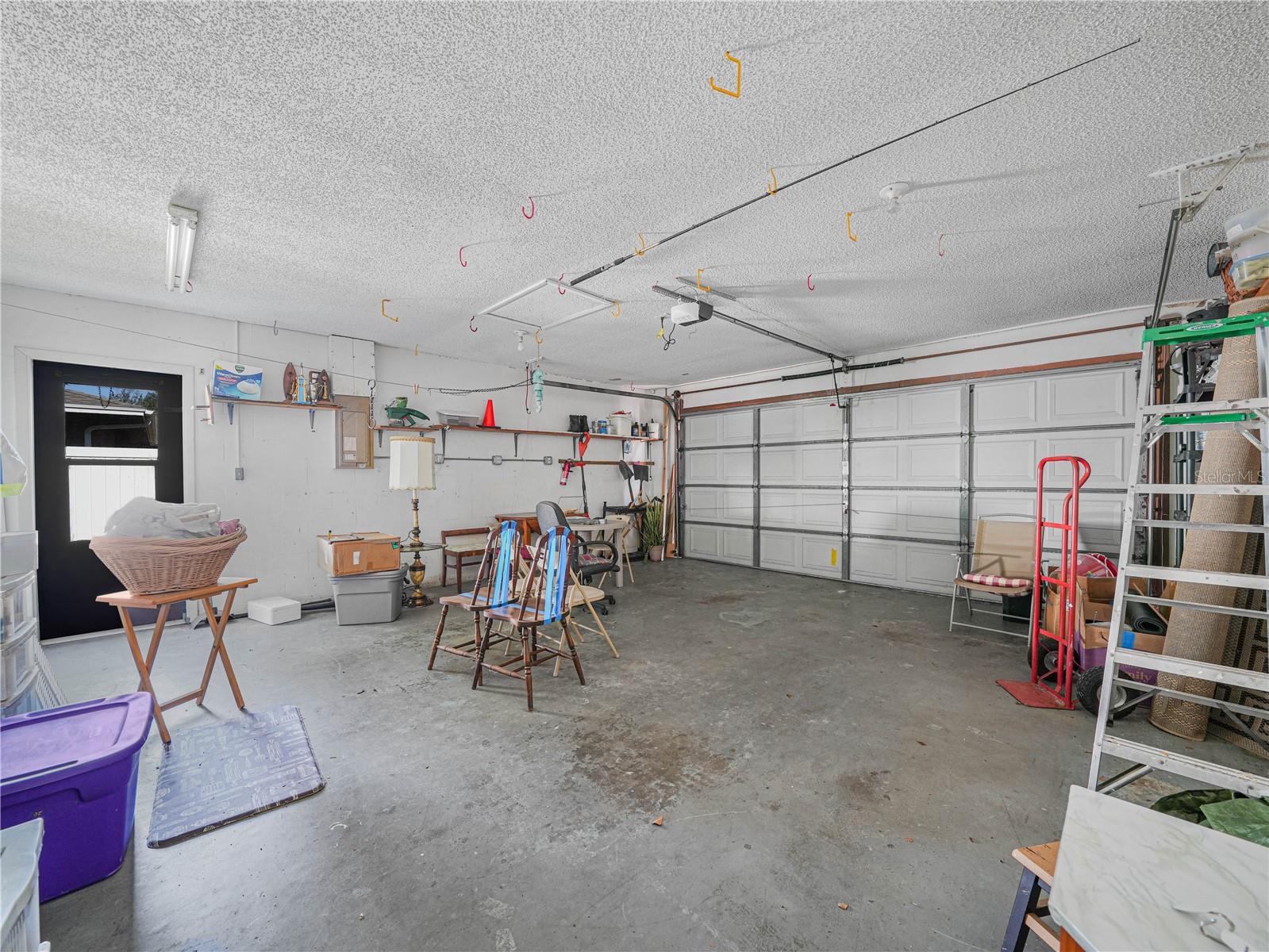 812 SANDALWOOD DR — photo 33