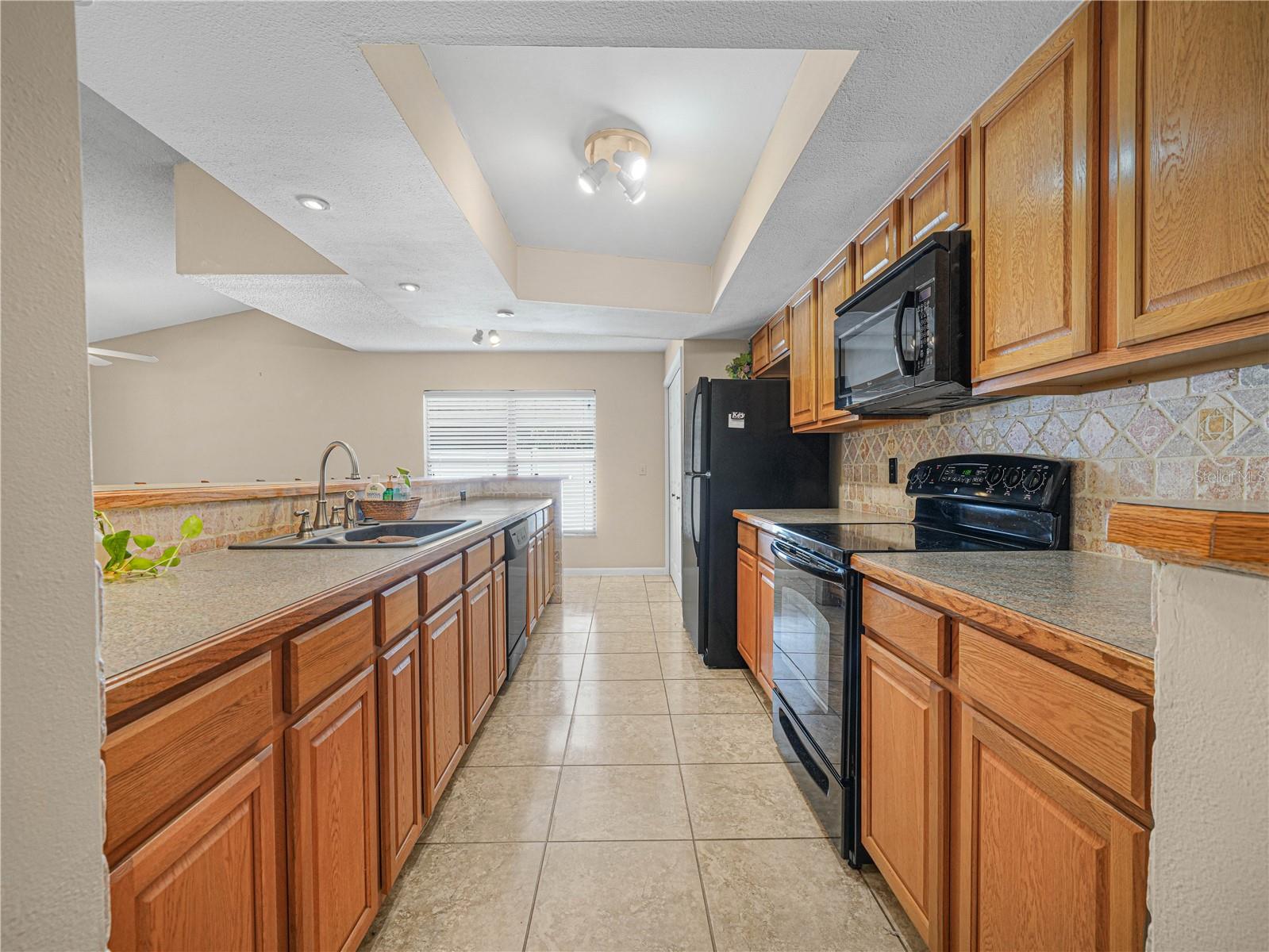 812 SANDALWOOD DR — photo 9