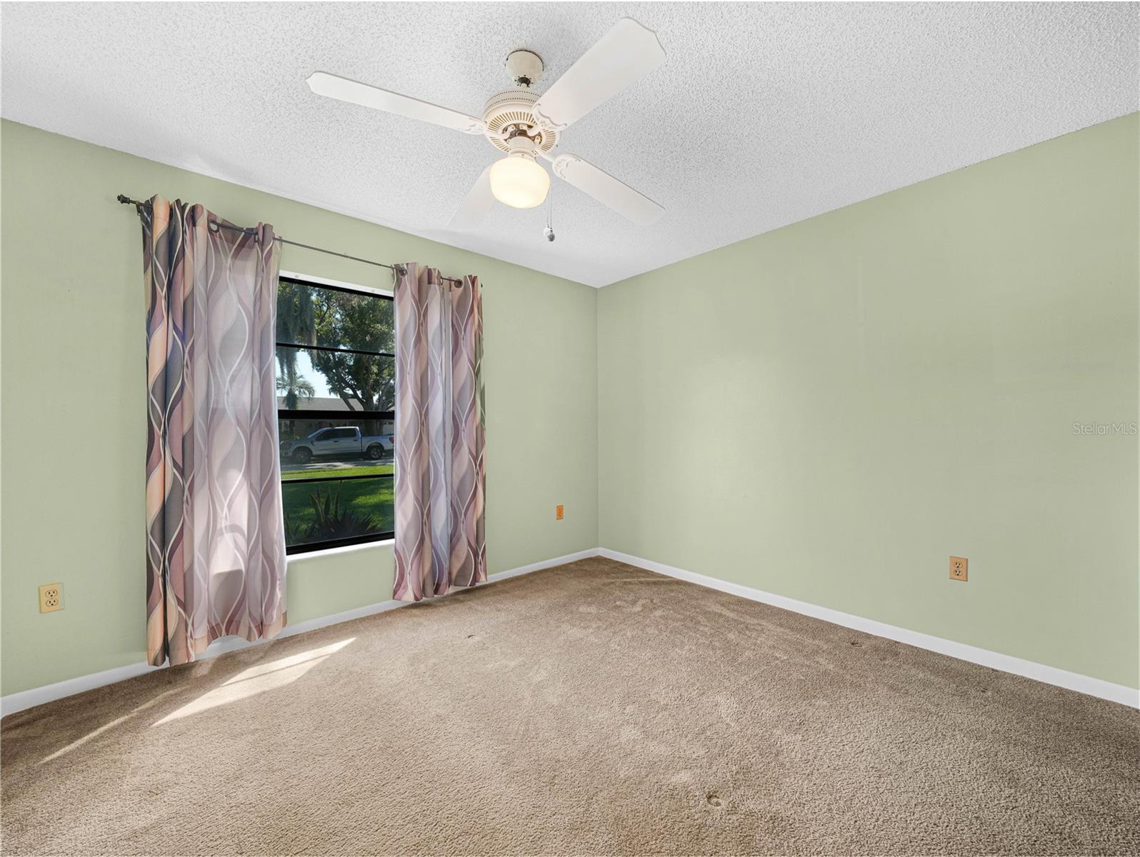 812 SANDALWOOD DR — photo 21