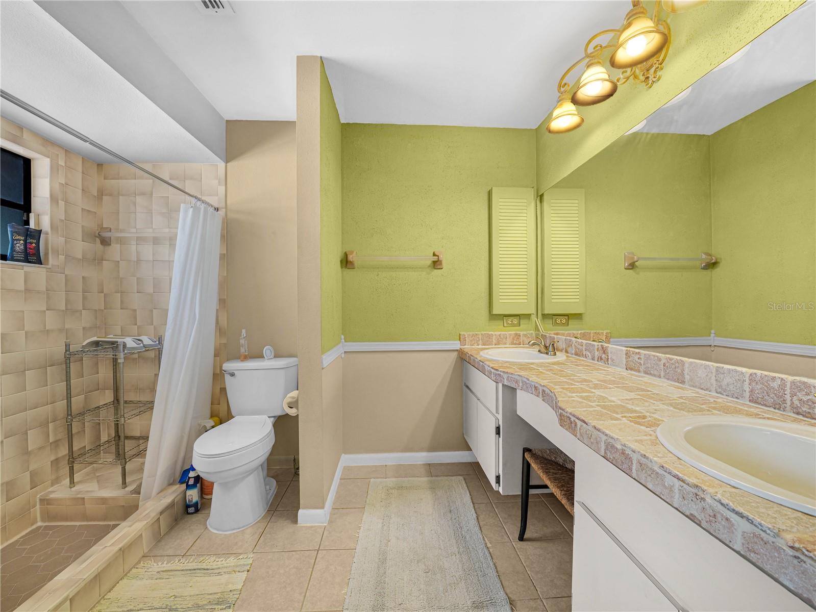 812 SANDALWOOD DR — photo 14