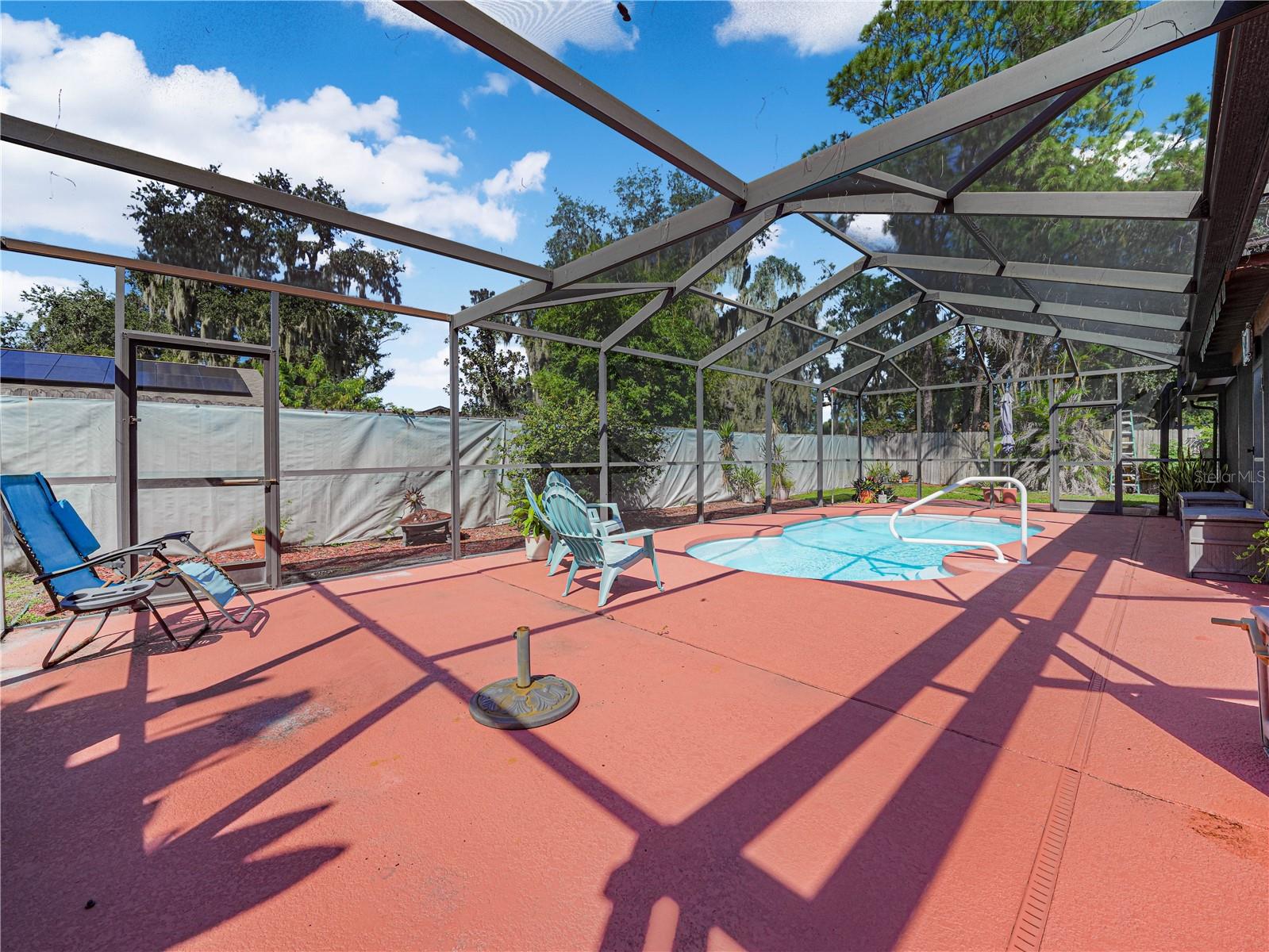 812 SANDALWOOD DR — photo 27