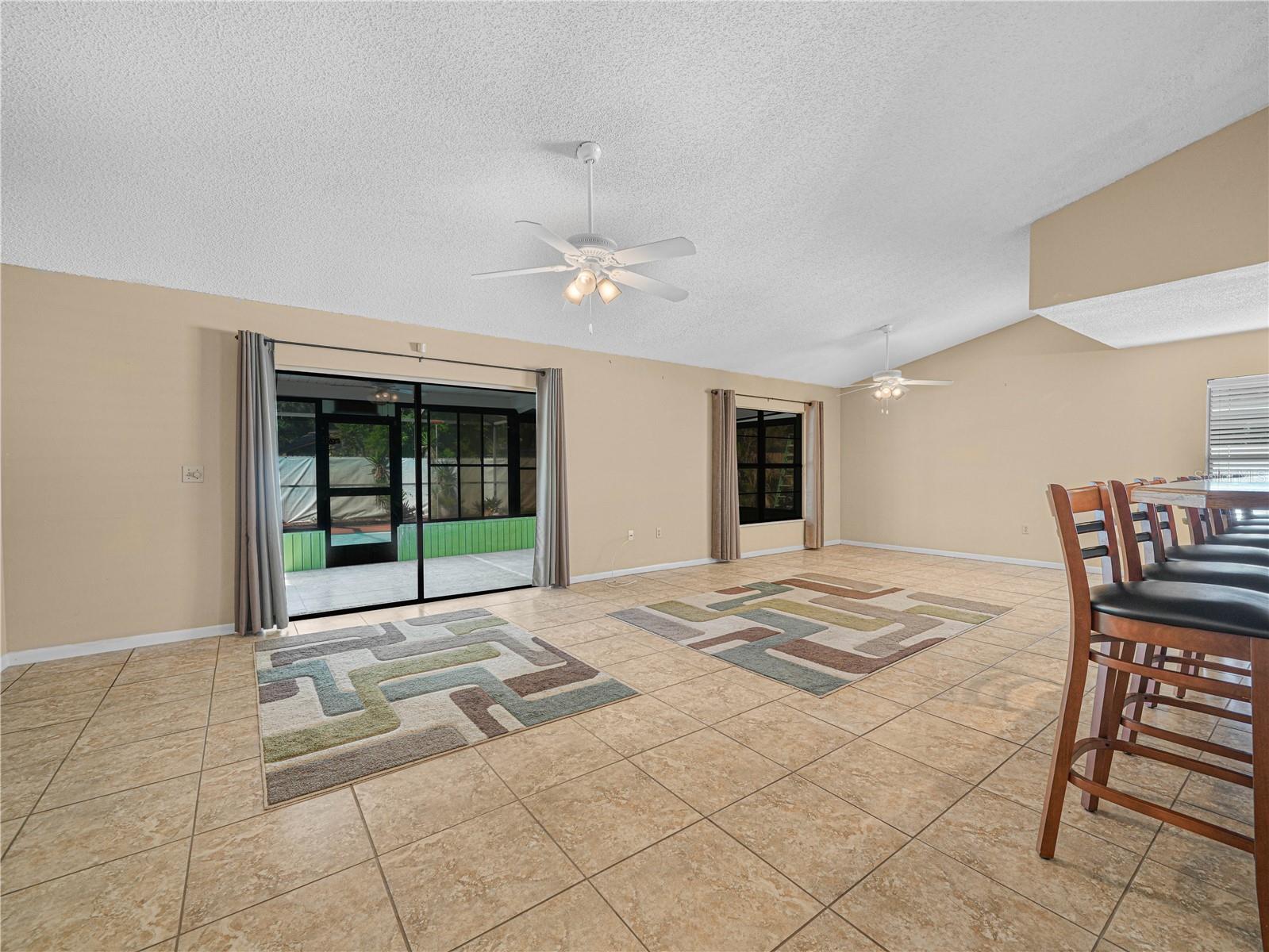 812 SANDALWOOD DR — photo 4