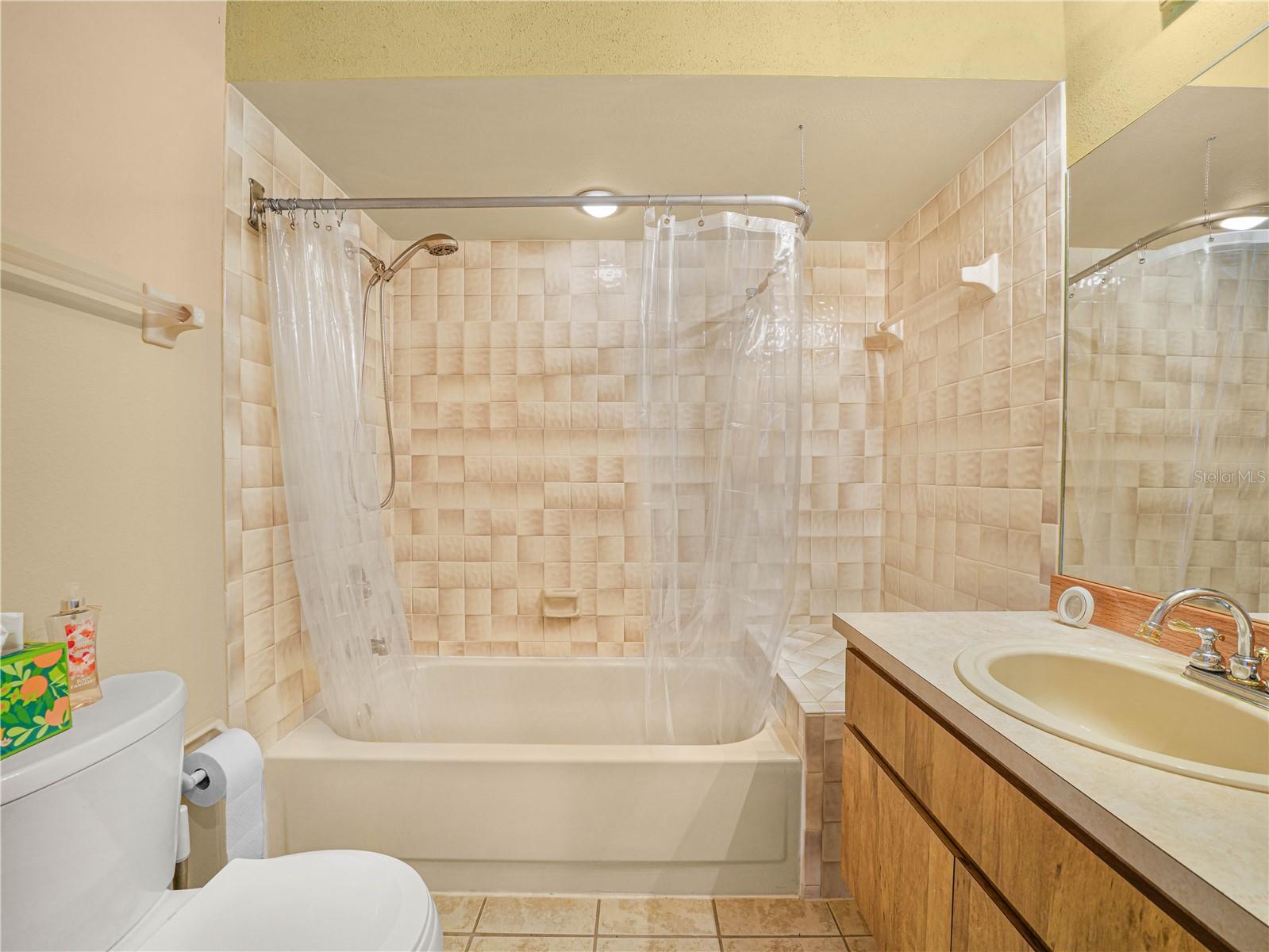 812 SANDALWOOD DR — photo 19