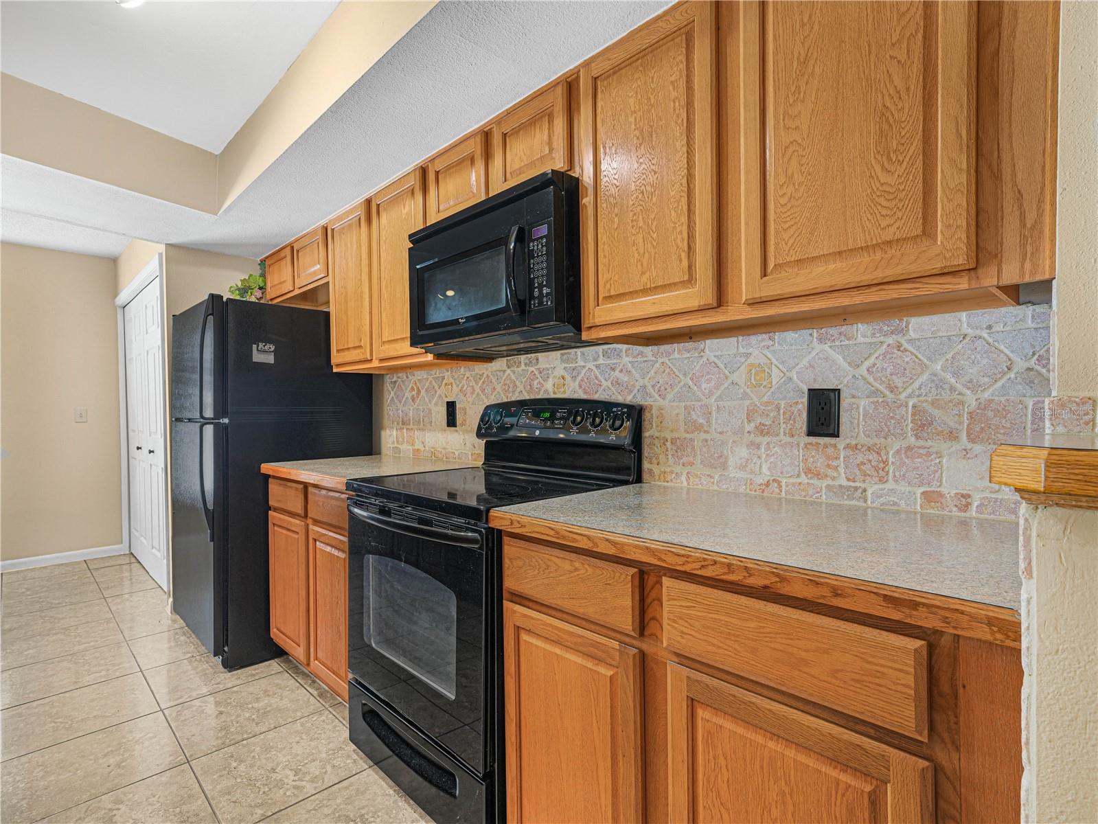 812 SANDALWOOD DR — photo 10