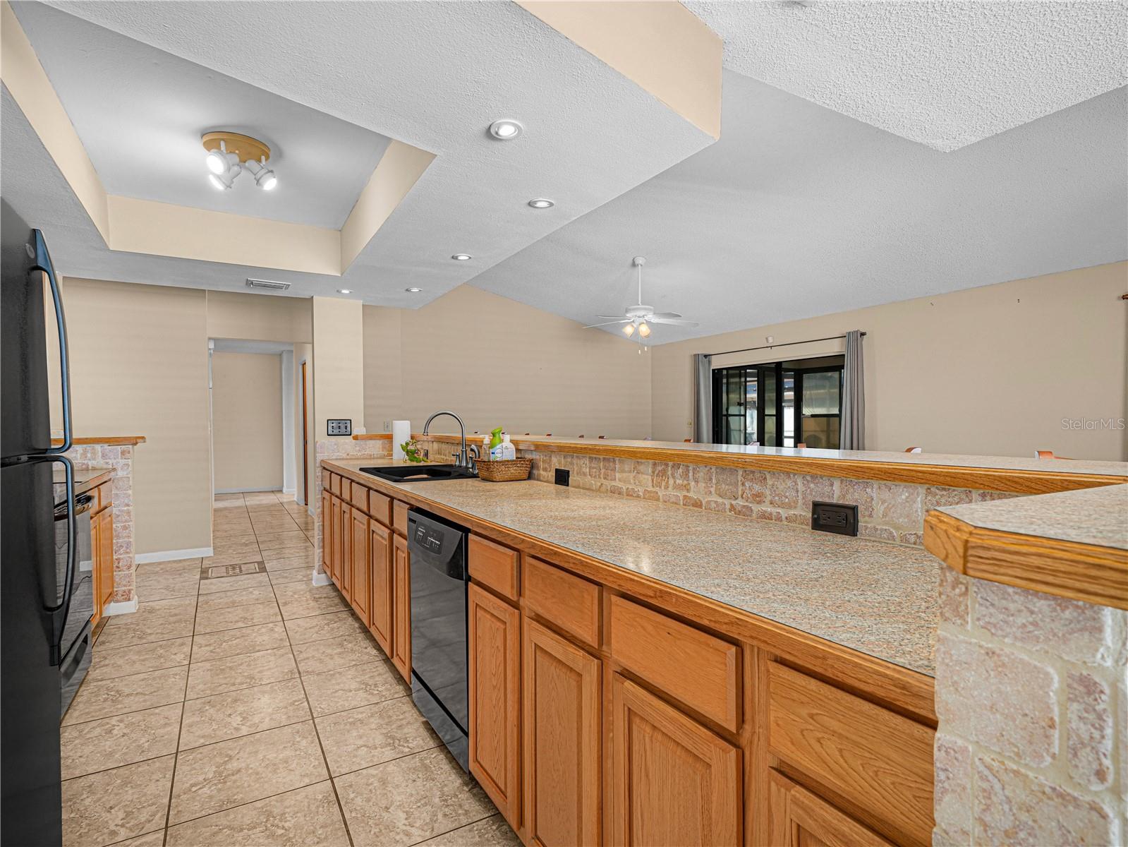 812 SANDALWOOD DR — photo 8