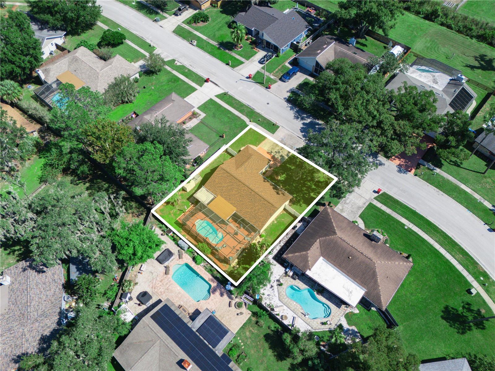 812 SANDALWOOD DR — photo 35