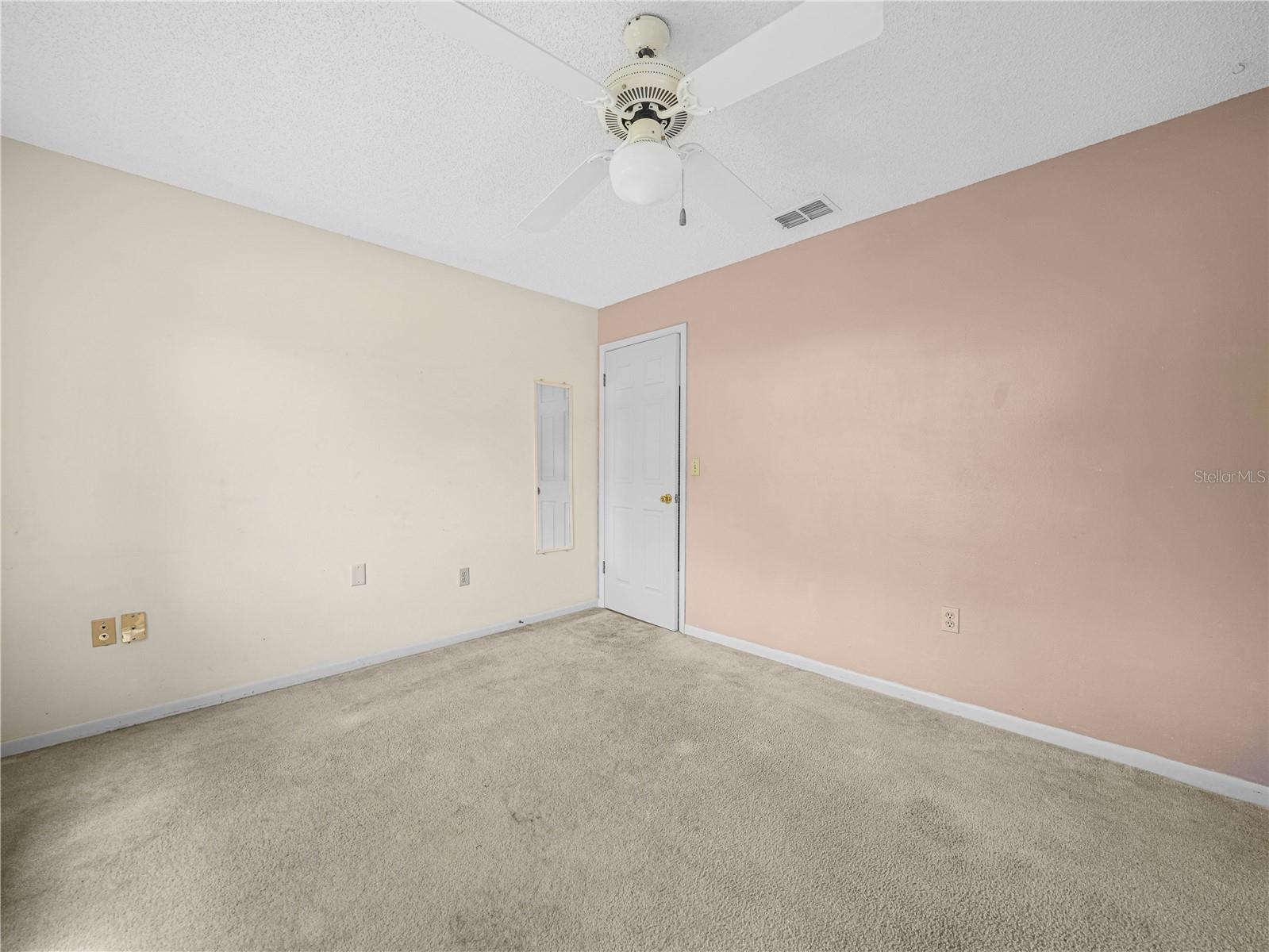 812 SANDALWOOD DR — photo 17