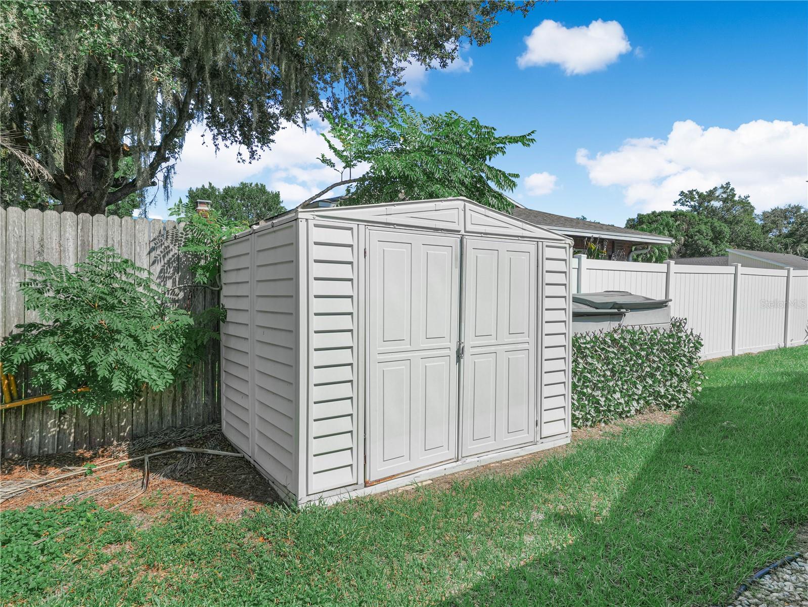 812 SANDALWOOD DR — photo 30