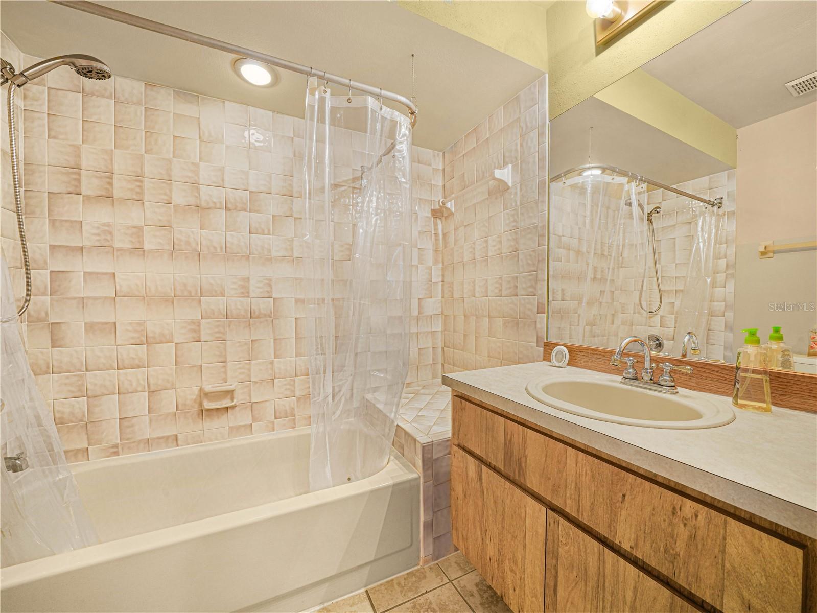 812 SANDALWOOD DR — photo 20
