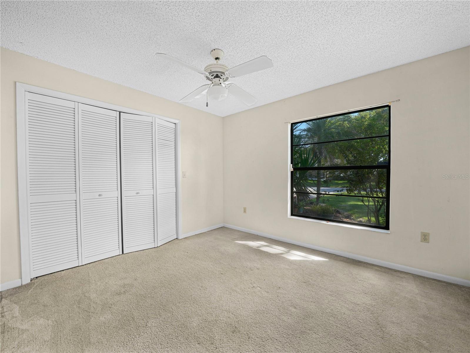 812 SANDALWOOD DR — photo 18