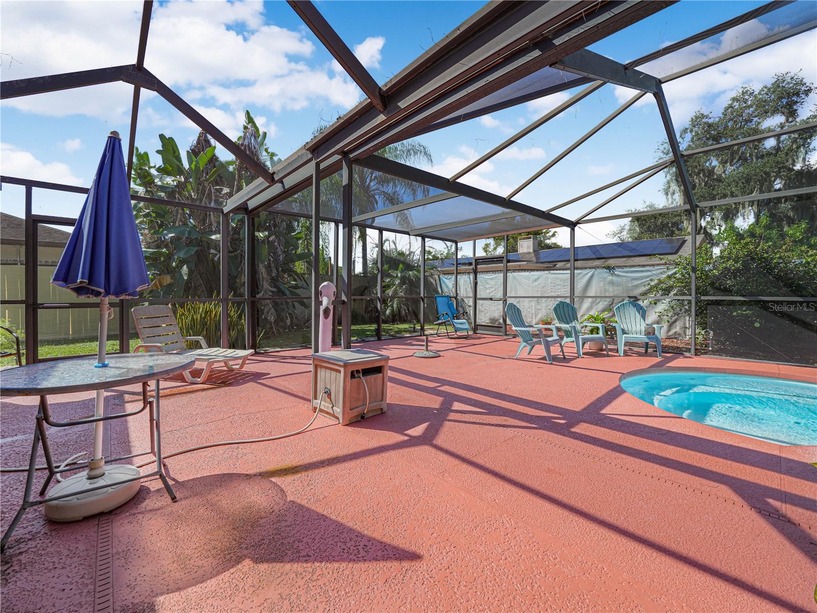 812 SANDALWOOD DR — photo 26